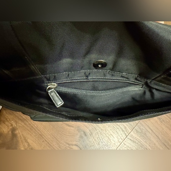 Coach Voyager Black Nylon Messenger Bag / Shoulder Laptop Bag - Picture 4 of 13